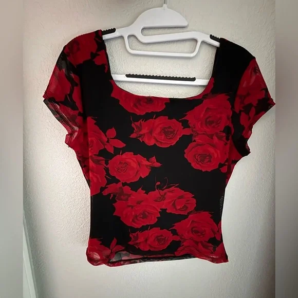Vibe Red Rose and Black Blouse Top🌹🖤 - Picture 3 of 3